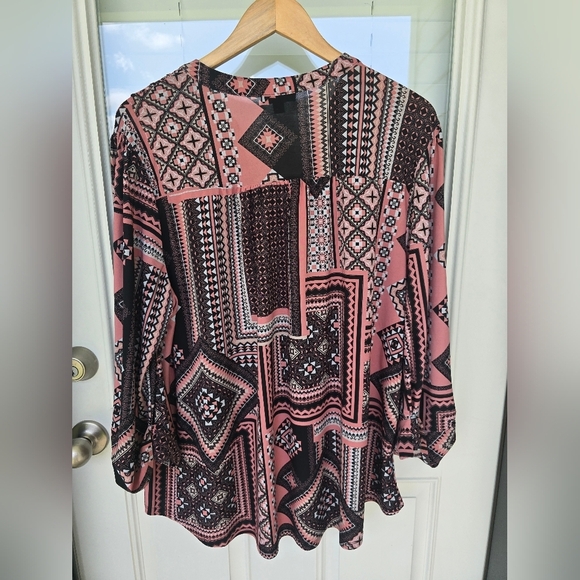 Cocomo Women's Patterned Tunic Top 3X Pink Black Pleated Front Roll Tab Sleeves - Picture 13 of 13